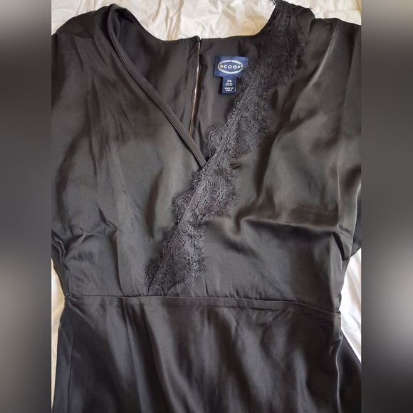 Silky Black V-Neck Lace Dress - Picture 4 of 5